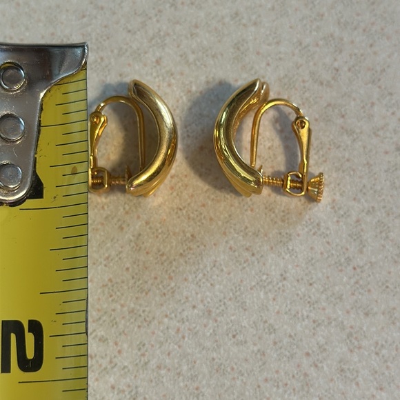 Vintage JS gold tone screw clip earrings (702) - Picture 5 of 5